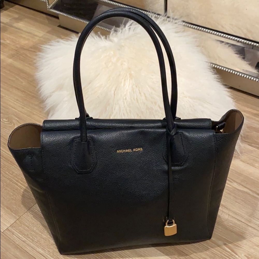 Michael Kors Bag - Picture 3 of 9